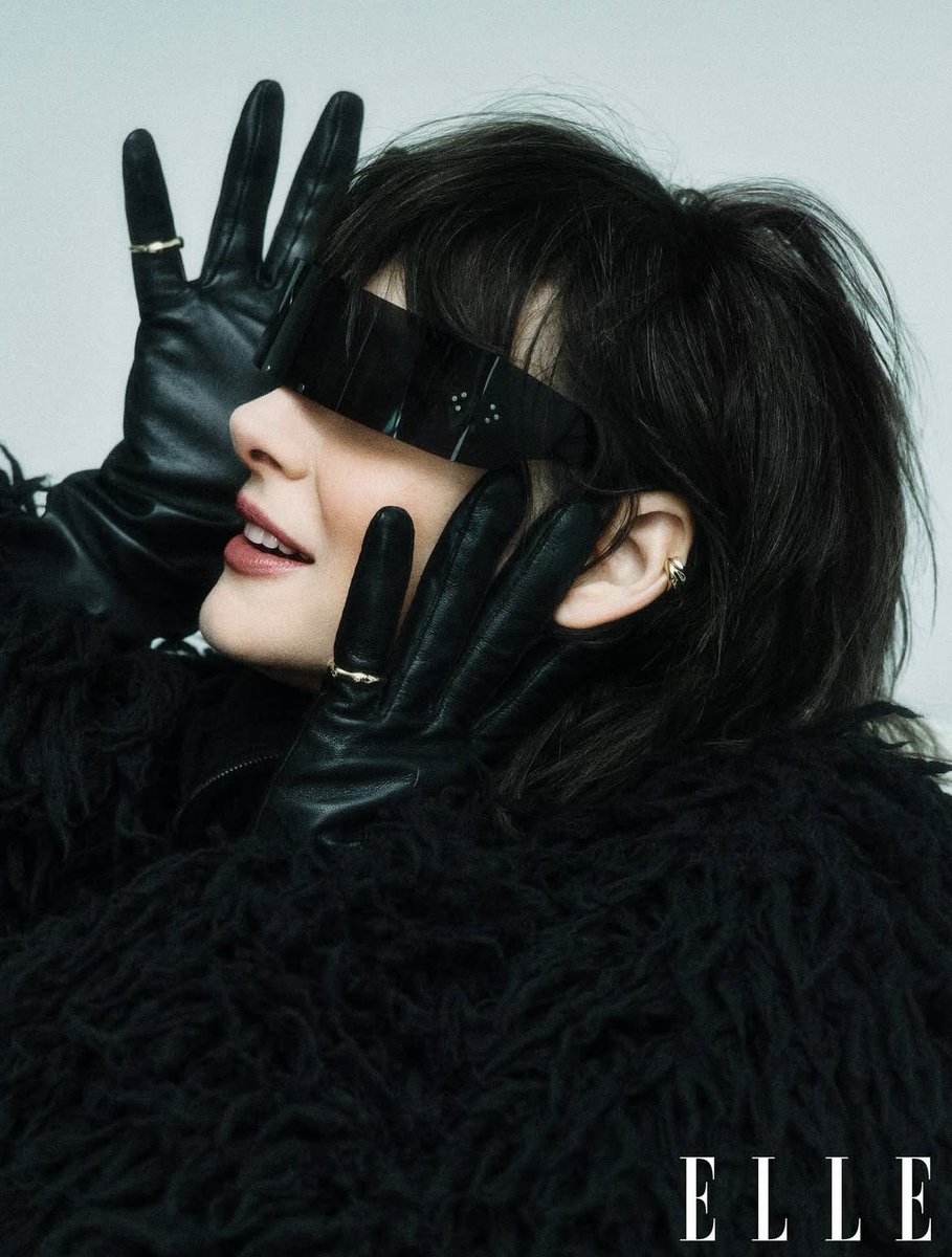 BESTOFWlNONA's tweet image. Winona Ryder for Elle magazine (September 2025).