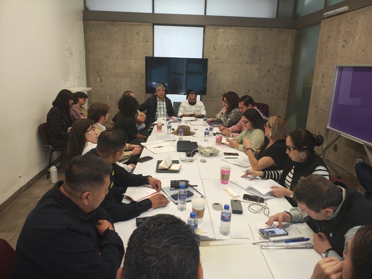 ZazilCarreras's tweet image. Hoy celebramos la primera mesa de trabajo del Gabinete «RUTA: Tlatelolco mi Amor», para trabajar de manera coordinada y eficiente en este gran proyecto para la dignificación de esta emblemática e histórica unidad habitacional.
Continuaremos trabajando e informando sobre las…