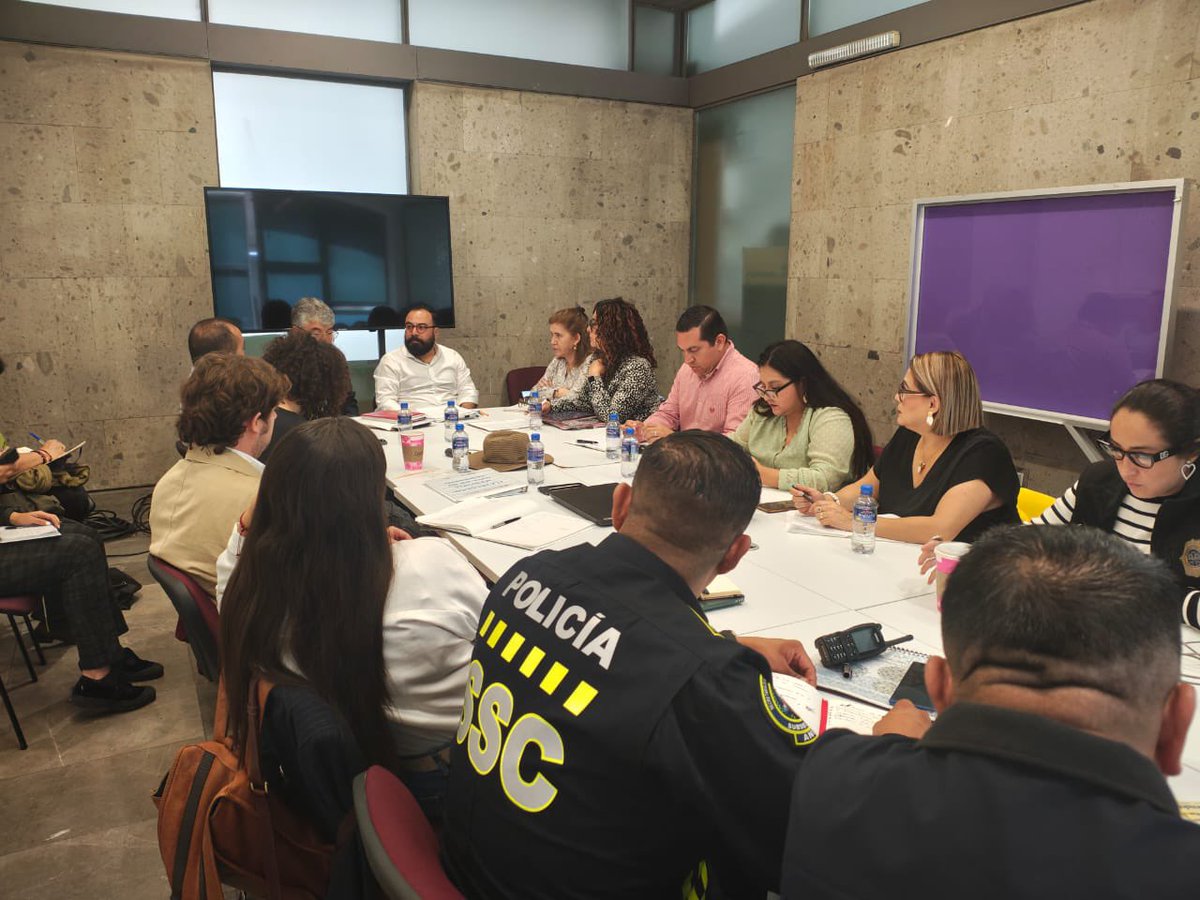 ZazilCarreras's tweet image. Hoy celebramos la primera mesa de trabajo del Gabinete «RUTA: Tlatelolco mi Amor», para trabajar de manera coordinada y eficiente en este gran proyecto para la dignificación de esta emblemática e histórica unidad habitacional.
Continuaremos trabajando e informando sobre las…