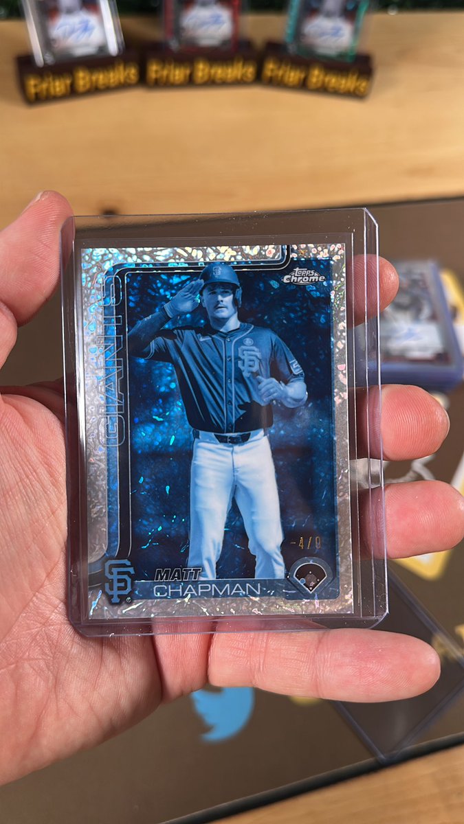 FriarBreaks's tweet image. The new 2025 Frozenfractor looks 10x better than last years Im my opinion!! 

Crystalized, frozen, mini diamond kind of look! I love it! 

@marshyb22 , not bad for a $4 spot huh???