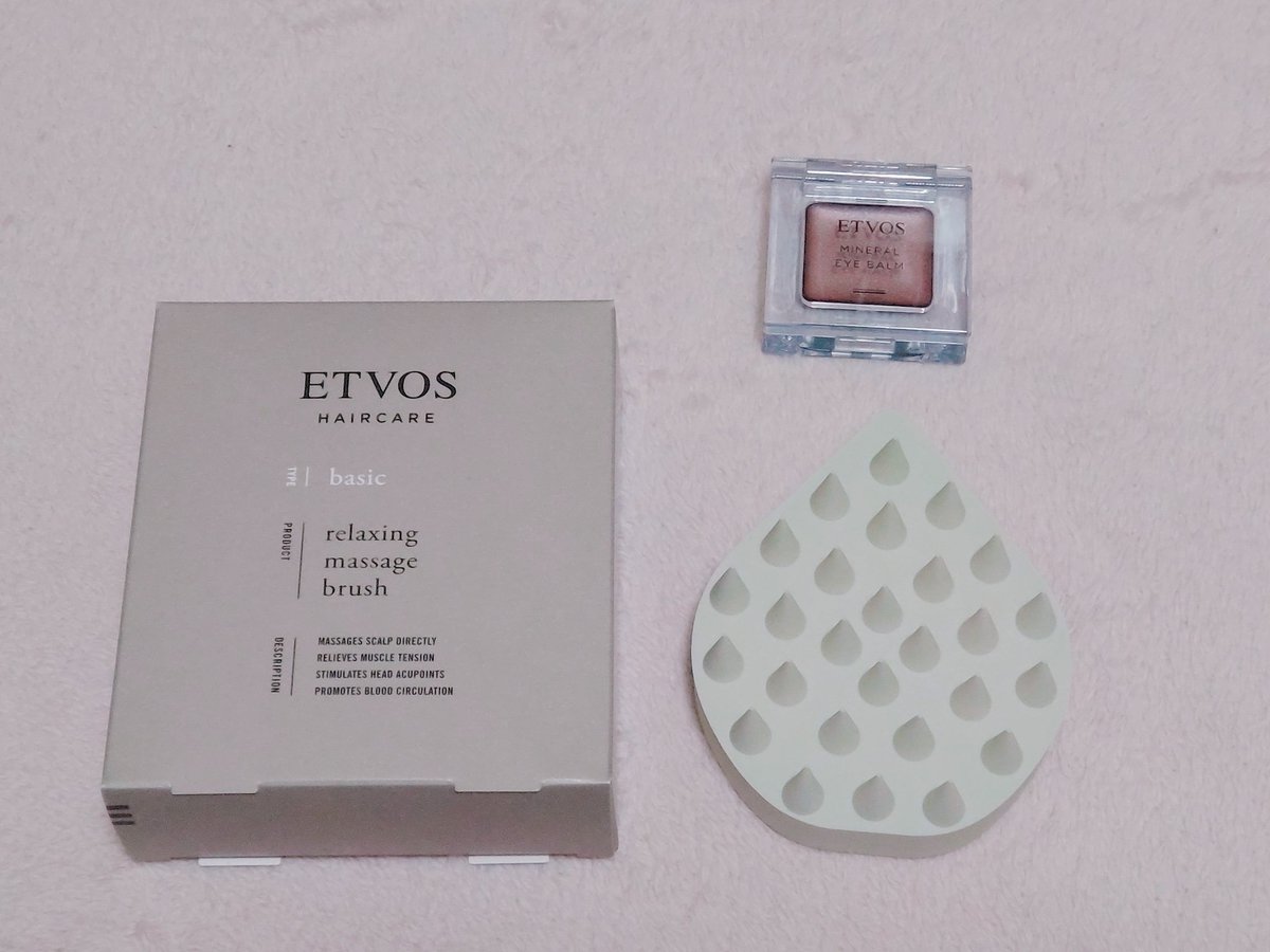y4csm's tweet photo. ETVOSさんからおかえりなさいクーポンが届いてたので、今使ってるマッサージブラシが先丸くなってきたから、新しいブラシに買い替えました⸜(* ॑꒳ ॑*)⸝後ミネラルアイバームのピンクフィズ！数年前に買ったシャンパンアイボリーと組み合わせたら可愛いグラデーションになった⸜(* ॑꒳ ॑*)⸝ https://t.co/309PqEWNAZ