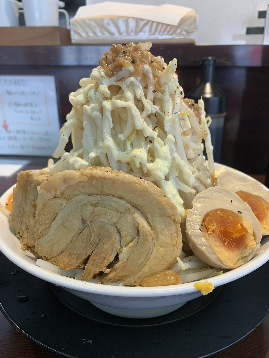 oraoranos's tweet image. 初二郎！！
半分食べたぐらいからきつかったけど、完食！！うおおおお！！
でぶに拍車がかかる！
もやしちょっと嫌いになりそう。