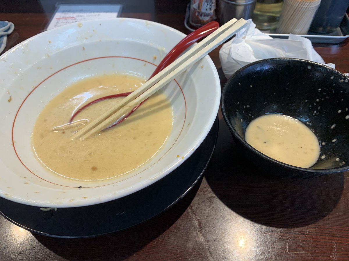 oraoranos's tweet image. 初二郎！！
半分食べたぐらいからきつかったけど、完食！！うおおおお！！
でぶに拍車がかかる！
もやしちょっと嫌いになりそう。