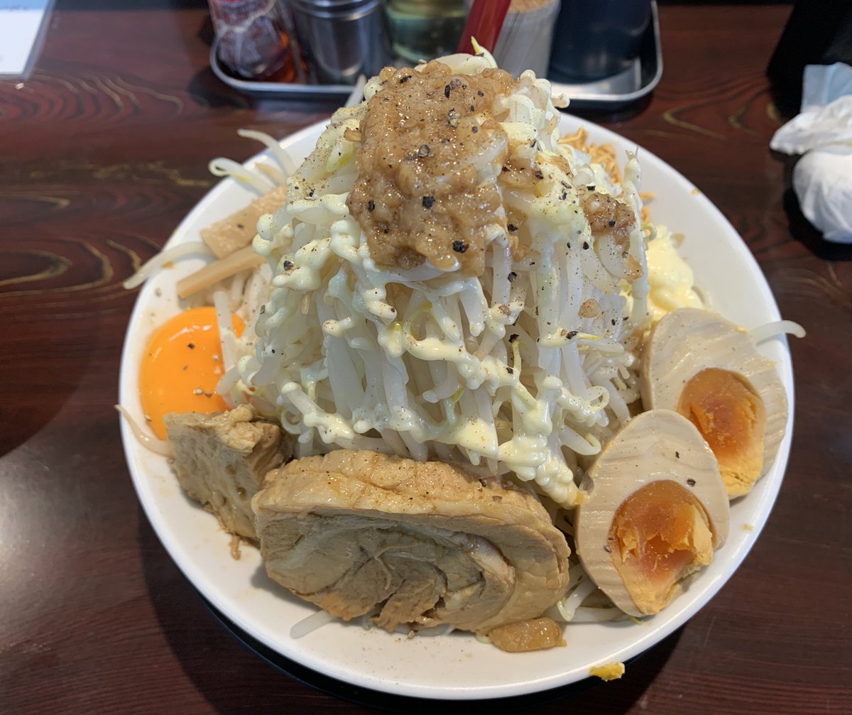 oraoranos's tweet image. 初二郎！！
半分食べたぐらいからきつかったけど、完食！！うおおおお！！
でぶに拍車がかかる！
もやしちょっと嫌いになりそう。