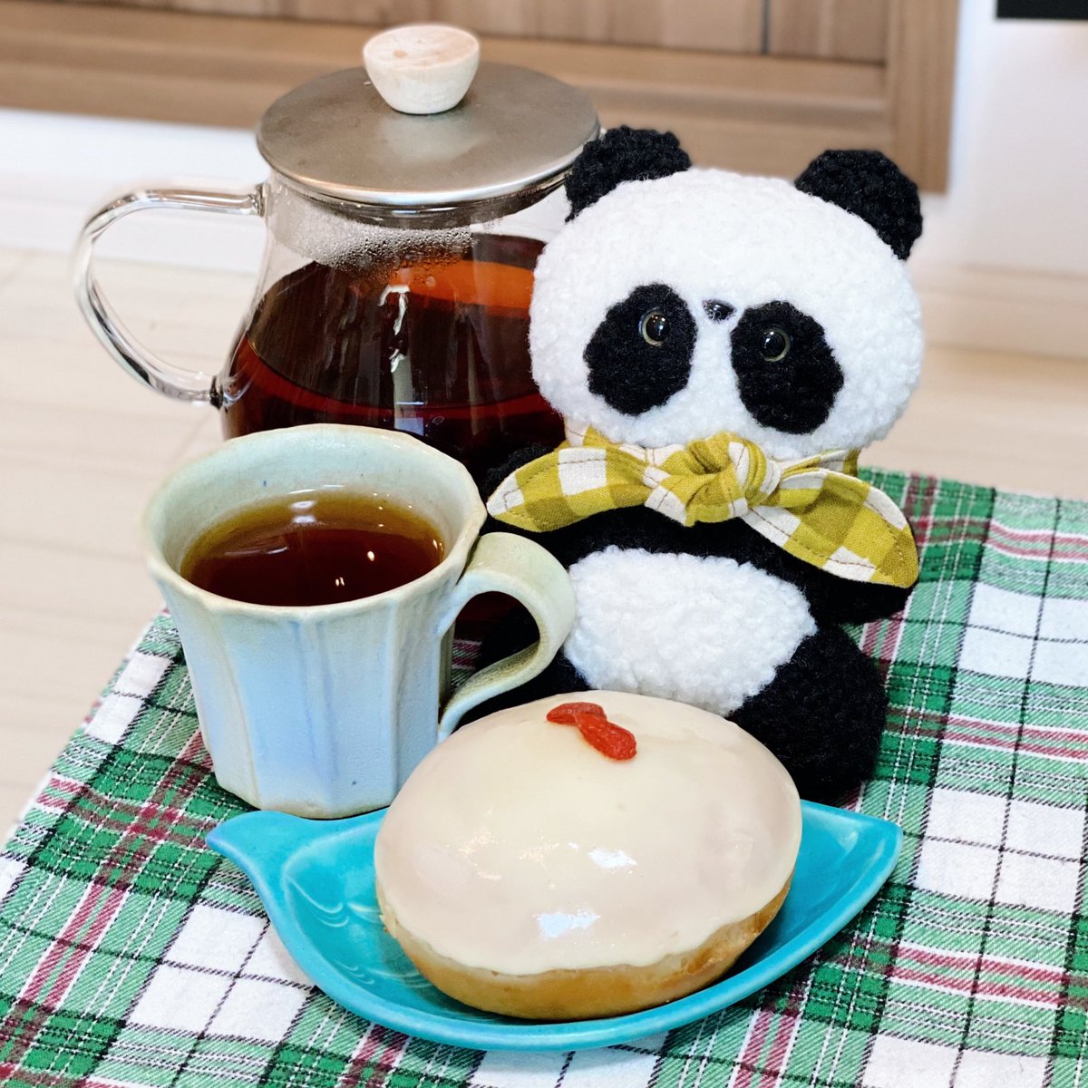 OtomoNuinui's tweet image. 今日のお茶タイム🫖
オリエンタルブレンドアールグレイ
杏仁ドーナツ
KKD期間限定アジアンスイーツ2つ目🍩
杏仁大好き♡
クリームたっぷり食べ応え抜群で美味でした◎
#おともぬいぬい
