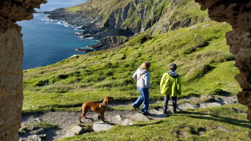 A major new study suggests walking 7,000 steps a day can be enough to boost your brainpower and help protect against a range of different diseases.

It may be a more realistic target than 10,000 steps, which is often seen as the benchmark to reach.

bbc.co.uk/news/articles/…