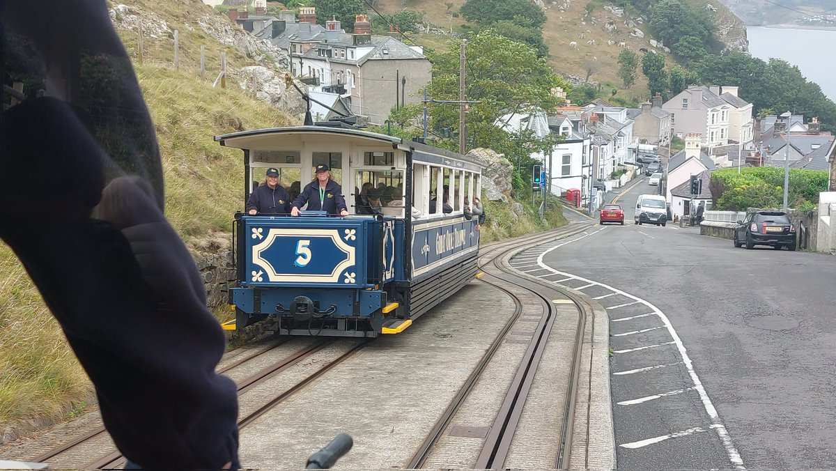 rhino_on_rails's tweet image. Descending jou into Llandudno