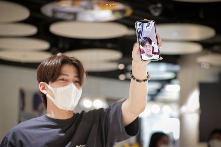 narayunz's tweet image. PONDPHUWIN ‘photos’

                                                     a thread;

*𝘳𝘦𝘶𝘱𝘭𝘰𝘢𝘥 @yunaralert
#ปอนด์ภูวินทร์ #PondPhuwin
#ppnaravit #phuwintang