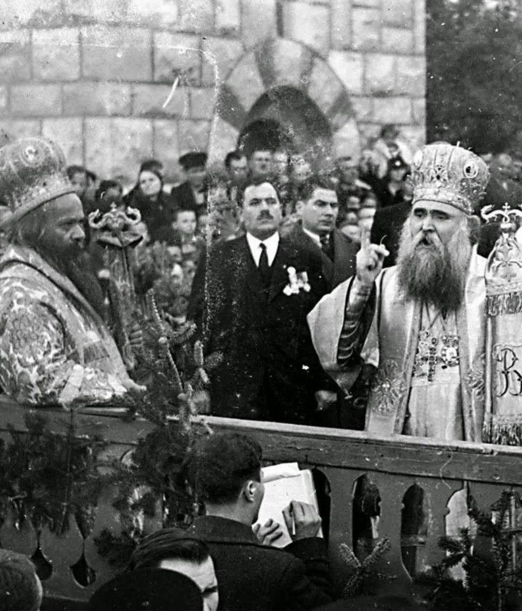Sevastokrator3's tweet image. У ноћи између 23. и 24. јула 1937. године, након што се побунио против потписивања конкордата са римокатоличком црквом који је тадашња државна власт заговарала, Његова Светост патријарх српски Варнава Росић предао је душу Господу у 57. години живота под неразјашњеним околностима.…