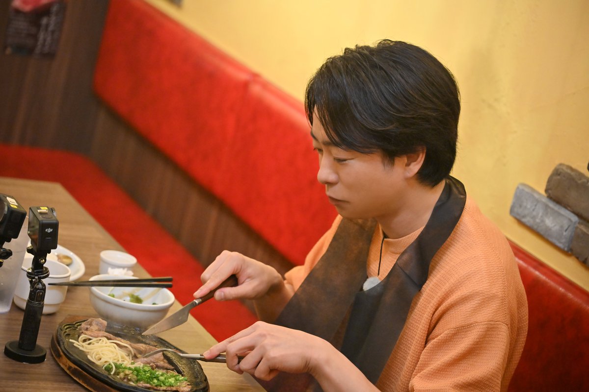 theyakai's tweet image. \ロケオフショット公開📸/
思い出すあの日 あのシーン🍋
変わらない美味しさで気分は最高🎶
貴重映像や雑誌の発言まで振り返り❗️
思い出話に花が咲きます🌸
いよいよ今夜9時50分から⚠️
#THE夜会 #櫻井翔 #松本潤
#レモンステーキ #翔潤2人旅