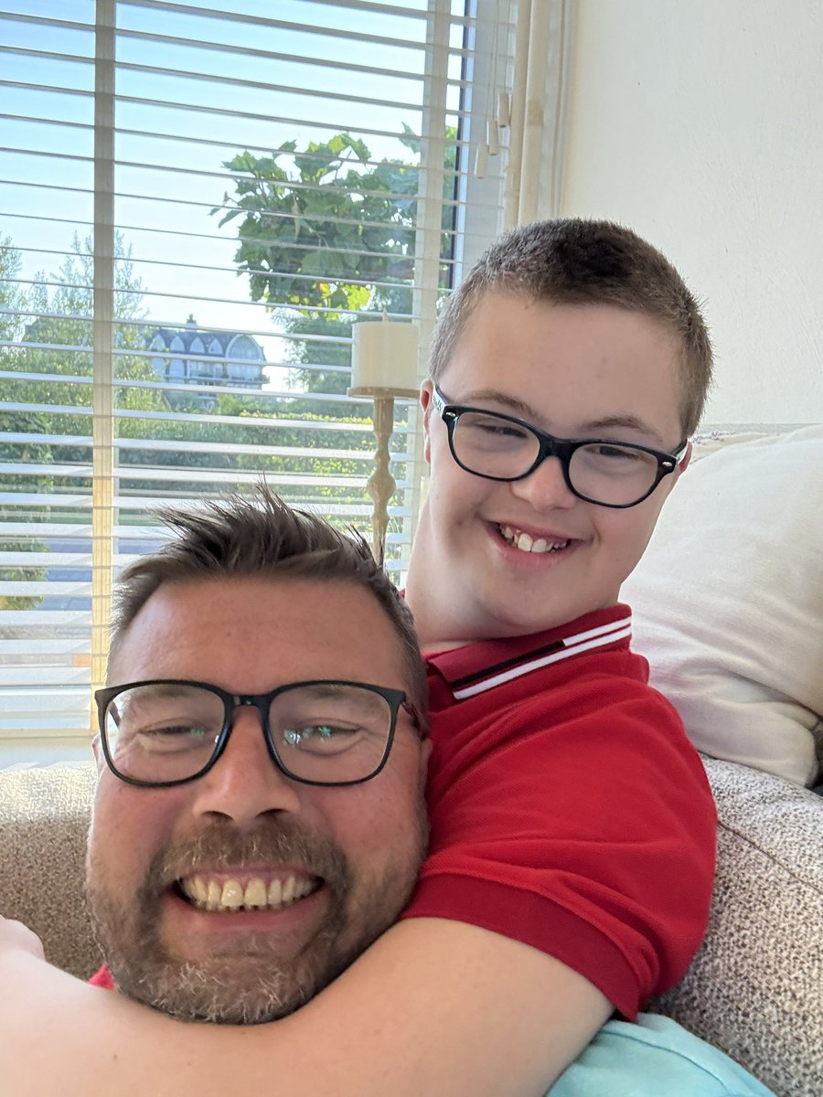 Goedemorgen
Grote blij gisteren want Stijn kon judoën. En ook gezwommen. Is er nog 
wat moe van. Erg rustig voor zijn doen vanmorgen.
Vandaag niet veel op de planning dus kan hij lekker uitrusten bij de dagbesteding 😂
Nu een poging wagen om hem te scheren. 
Fijne dag allemaal