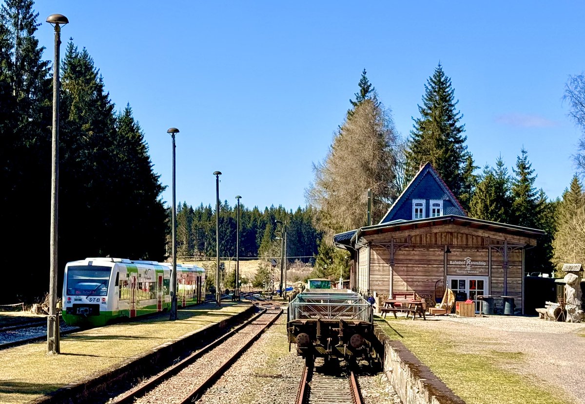 woshimike's tweet photo. @biesdorfer83 Bahnhof Rennsteig im April 2025. dort gibt es eine Gaststätte mit gutem Essen und interessanten Ambiente. https://t.co/YIRiFQ5mch