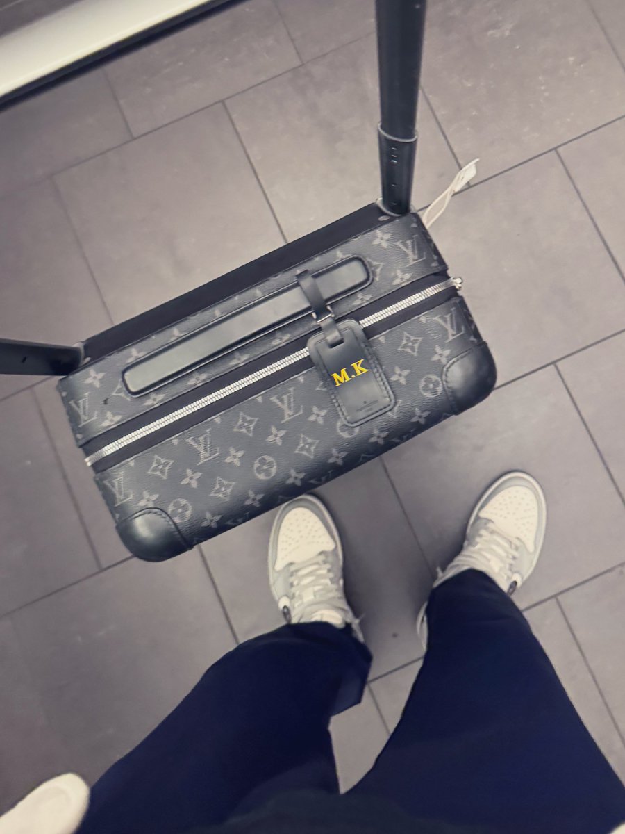 MichaelKallback's tweet image. ✈️ ⚽️ 💼🥷🏽