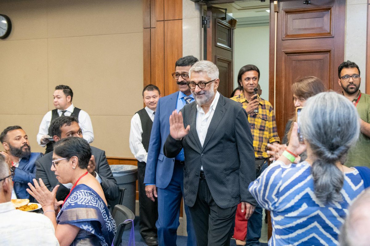 AAArtsOfficial's tweet image. Yesterday, @VivekAgnihotri and #PallaviJoshi were invited to the 𝗖𝗮𝗽𝗶𝘁𝗼𝗹, 𝗪𝗮𝘀𝗵𝗶𝗻𝗴𝘁𝗼𝗻 𝗗.𝗖., to move forward the global conversation on the 𝗛𝗶𝗻𝗱𝘂 𝗚𝗲𝗻𝗼𝗰𝗶𝗱𝗲 in Bengal — the core of #TheBengalFiles.
This presentation to U.S. Senators and Congressmen…