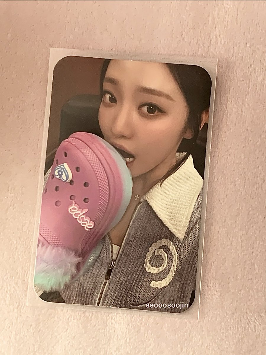 seooosoojin's tweet photo. I can't believe I managed to get this ningning's photocard from aespa x crocs collab 😩🩷 https://t.co/kyFXobu1V3