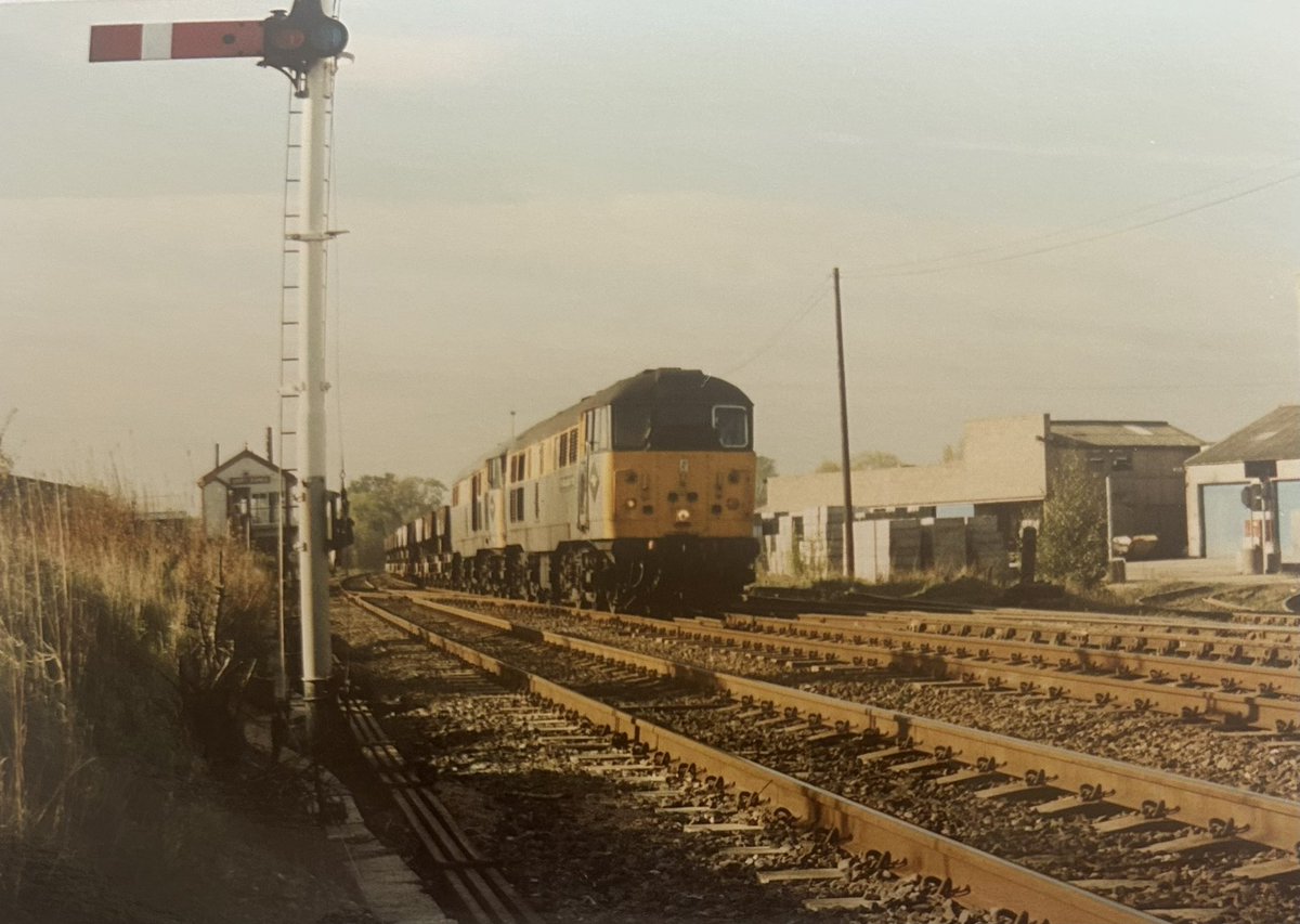 Shawn Collier (@leicrailale170) on Twitter photo 31106 31554 arrive at Croft Quarry with empty ZFVs 3.11.95
#ThirtyOnesOnThursday 31106 31554 arrive at Croft Quarry with empty ZFVs 3.11.95
#ThirtyOnesOnThursday
