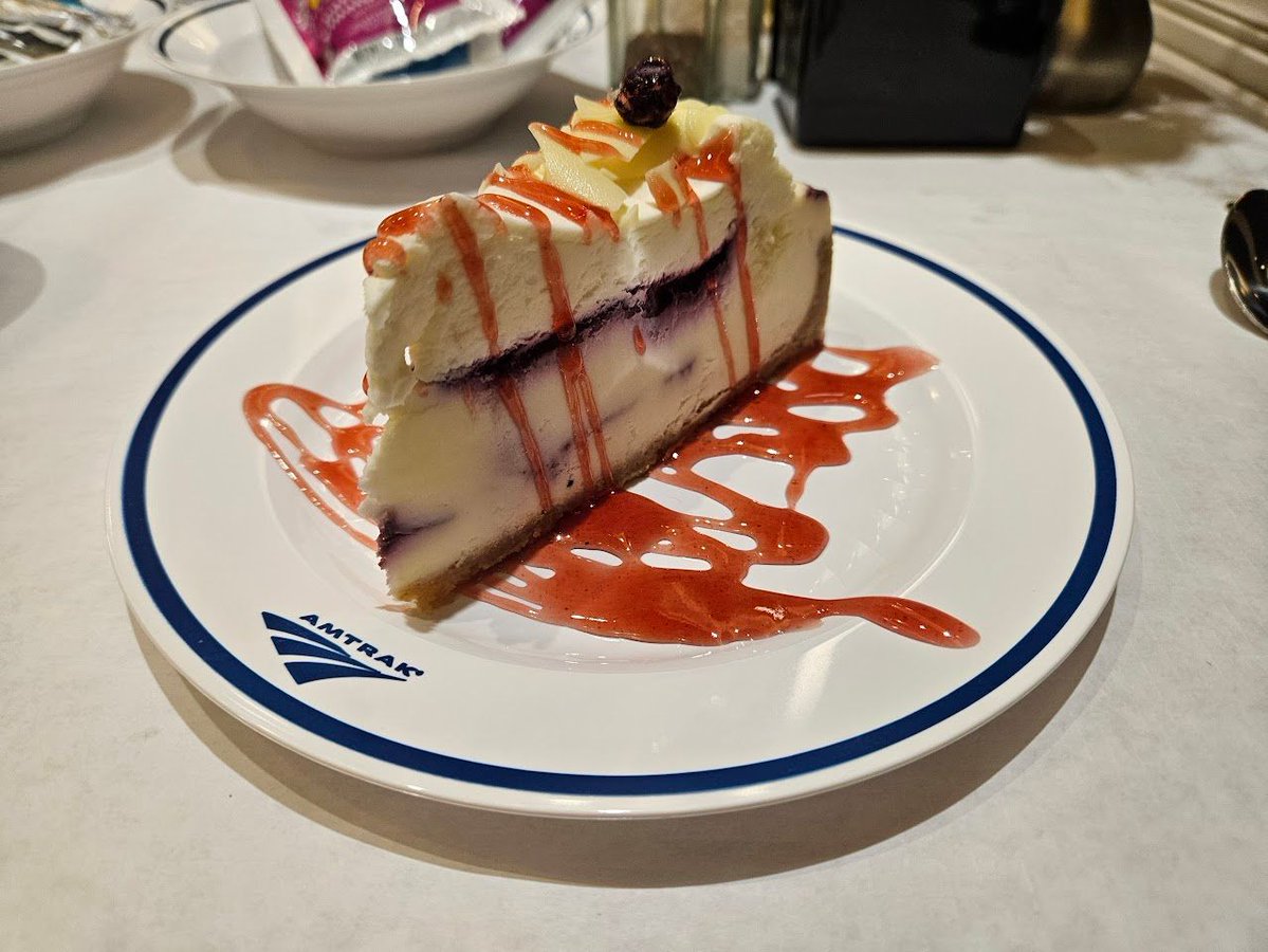 superalbs's tweet image. Time for the @_DiningCar on @Amtrak! It's some sort of pasta dish and a slice of cake for me today, which was pretty nice. 😋