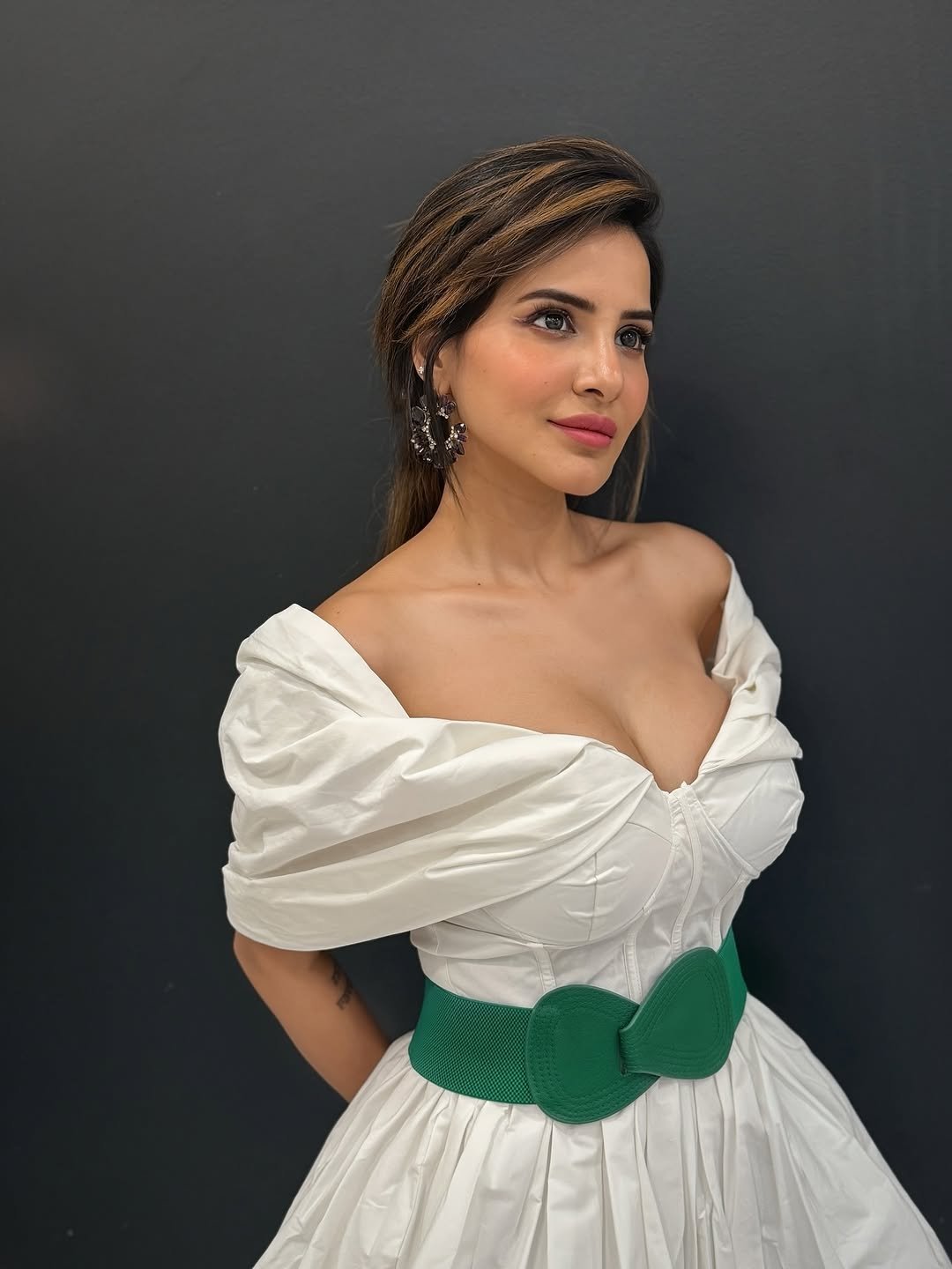 Ashu Reddy – Bold Diva, Social-Media Queen & One of Tollywood’s Most Talked-About Stars iiQ8