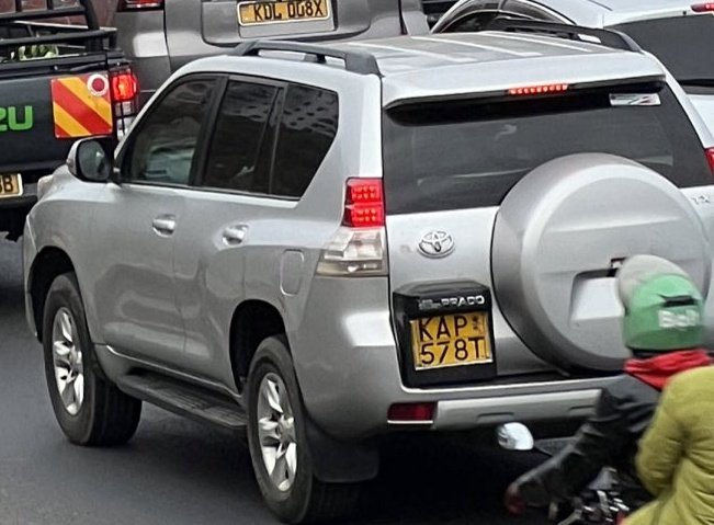 Wanaume huku nje wanamaintain gari zao sana