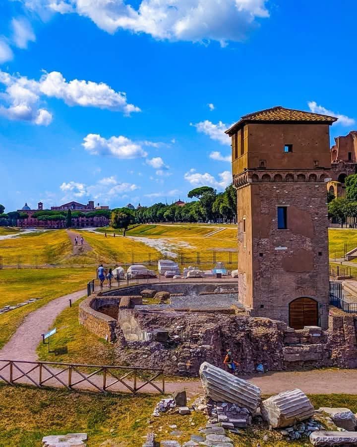 Imperator Quintus đ (@quintusfrl) on Twitter photo Vue depuis la tour mĂ©dicale du Cirque Maxime, situĂ© entre Palatin et Aventin, qui serait dĂ» au 1er roi Ă©trusque de #Rome, Tarquin lâAncien, et connu des Ă©volutions successives. Pline lâAncien Ă©value sa capacitĂ© Ă  250 000 spectateurs (certainement exagĂ©rĂ©) Vue depuis la tour mĂ©dicale du Cirque Maxime, situĂ© entre Palatin et Aventin, qui serait dĂ» au 1er roi Ă©trusque de #Rome, Tarquin lâAncien, et connu des Ă©volutions successives. Pline lâAncien Ă©value sa capacitĂ© Ă  250 000 spectateurs (certainement exagĂ©rĂ©)