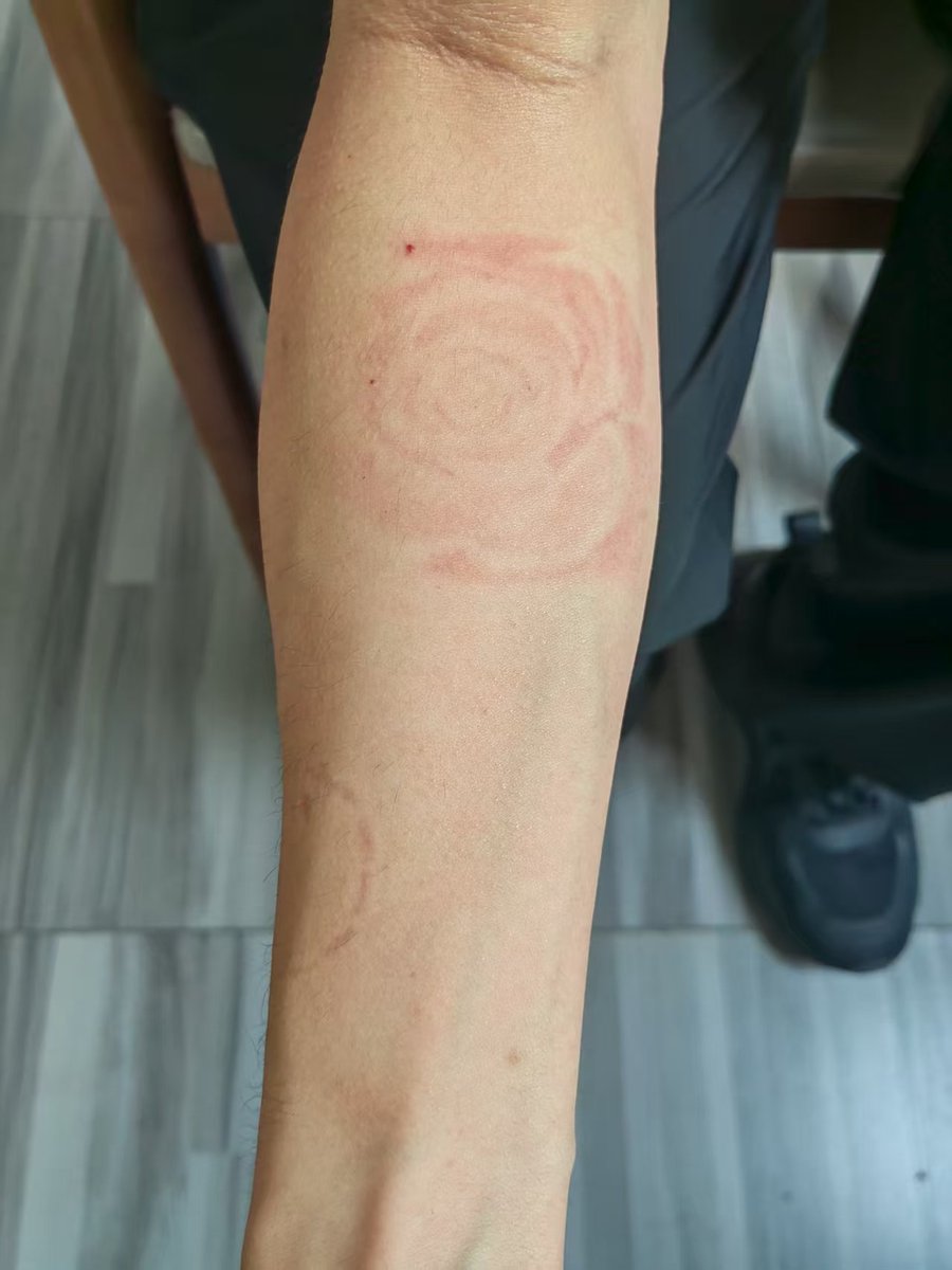 粉粉的 #血液 #玫瑰
脆脆的 #亚克力 #水波纹
亖亖的 <a href="/qystyle/">青音style</a> 
杀手 <a href="/feng_di666/">帝疯疯</a> 
小狗 <a href="/QingCi_Ci/">辞</a> 
#印花 #小圈sp #小狗