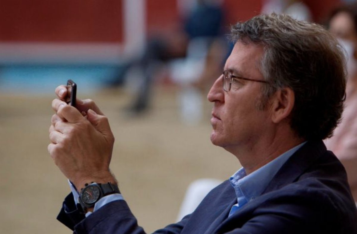 - A ver como consigo borrar de mi Currículum que me saqué el Título de Patrón de Yate en Cuenca.