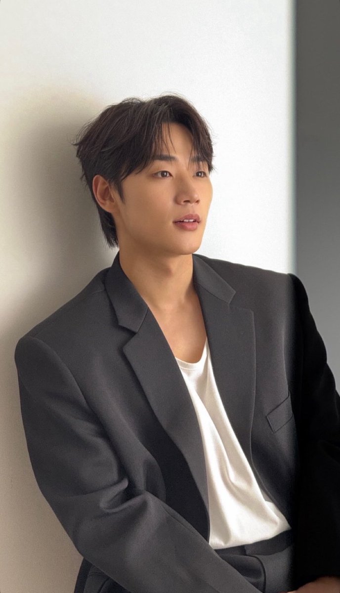 lmjw_'s tweet image. 너무 ‘배우’의 얼굴이시다