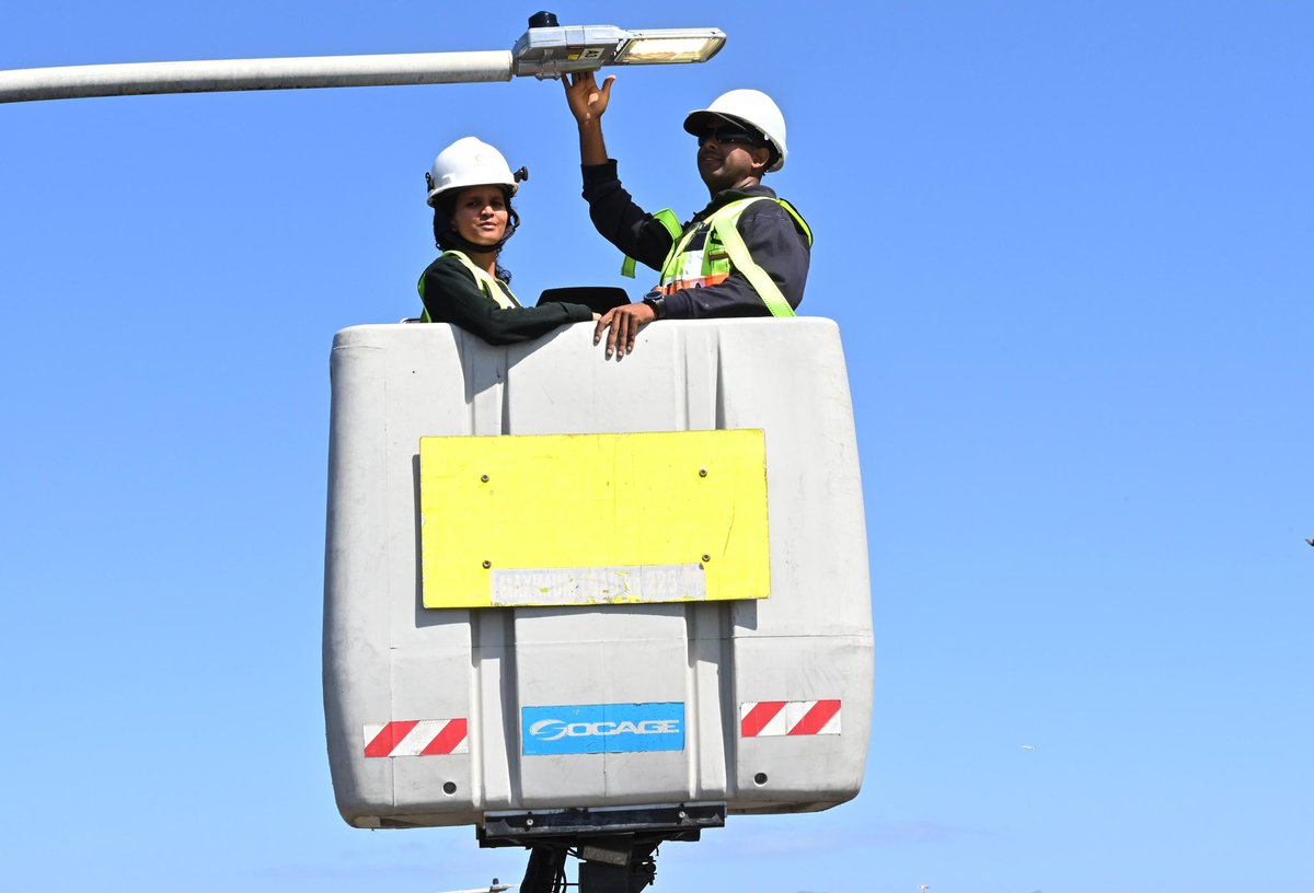 WesternCapeDA's tweet image. 💡Lighting up the Mother City!
In June alone, the DA-led City of Cape Town repaired nearly 12 000 streetlights across the metro, prioritising high-demand areas.
The City is not backing down on tackling outages, crime, and vandalism head-on.
#DAatWork