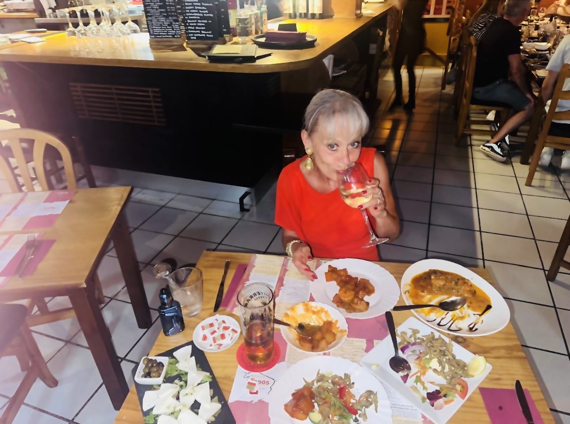 OfficialTracieB's tweet image. Typsy Tapas? 🤣 Was delicious proper Spanish food though. Only had one glass of wine and a Mojito