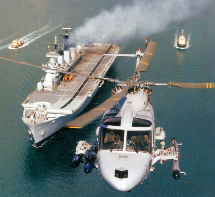 r116440's tweet photo. 🇬🇧 @RoyalNavy Invincible Class of light #aircraftcarrier HMS Ark Royal (R07) off Portland, UK. The Sea Lynx is carrying 2 Sea Skua and an AN/ALQ-167 ‘Yellow Veil’ ECM pod. 1988 #R07 #warship #navy #naval @ArkRoyal_Assoc https://t.co/bvSw39Wu0l