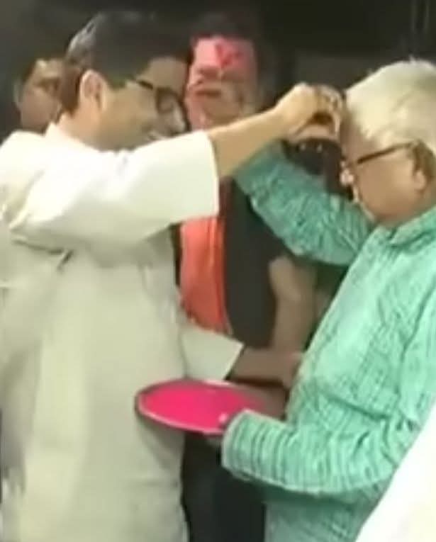 2015 तक जो आदमी राजद को जिंदा कर रहा था,वो अब अपनी सरकार बनाने की बात कर रहा है,
क्यों ?
भूरा बाल कहकर मामले को राजद द्वारा उछलवाया जा रहा है ताकि भूरा बाल NDA से नाराज होकर प्रशांत किशोर पांडे के पास शिफ्ट हो जाए और राजद का सरकार बनाने का रास्ता साफ हो जाए.
यह सच है कि राजद
