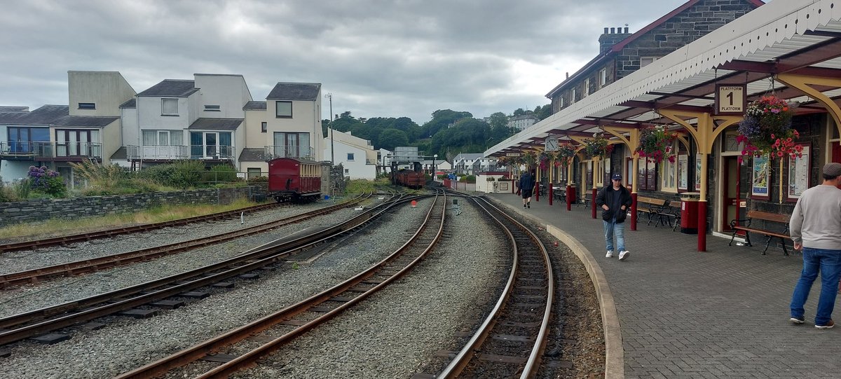 rhino_on_rails's tweet image. Evening spent at Porthmadog