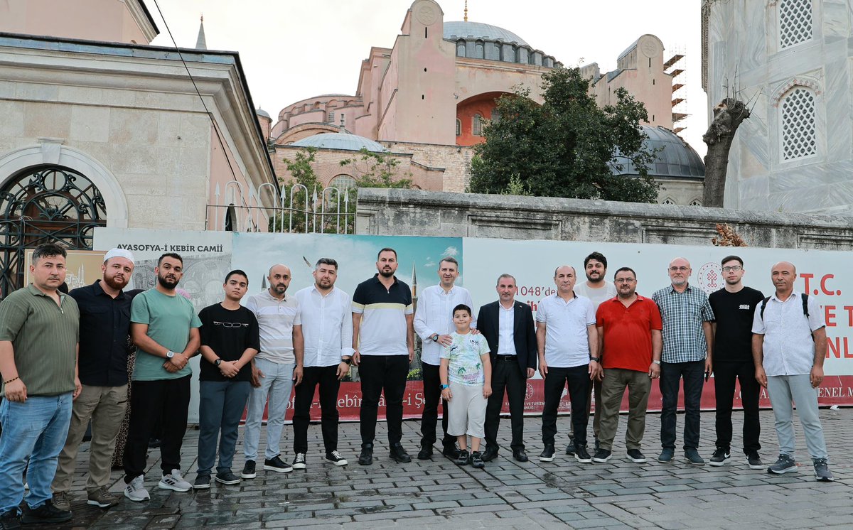 Ali Tombaş 🇹🇷 (@alitombas_) on Twitter photo Kutlu Fethin nişanesi, yeniden dirilişin simgesi Ayasofya Cami’nin Cumhurbaşkanımız <a href="/RTErdogan/">Recep Tayyip Erdoğan</a>’ın iradesiyle yeniden ibadete açılışının 5. yıl dönümünde; İl Başkanımız <a href="/abdullahozdemir/">Abdullah Özdemir</a>, milletvekillerimiz, belediye başkanlarımız, il ve ilçe teşkilatlarımızla birlikte sabah Kutlu Fethin nişanesi, yeniden dirilişin simgesi Ayasofya Cami’nin Cumhurbaşkanımız <a href="/RTErdogan/">Recep Tayyip Erdoğan</a>’ın iradesiyle yeniden ibadete açılışının 5. yıl dönümünde; İl Başkanımız <a href="/abdullahozdemir/">Abdullah Özdemir</a>, milletvekillerimiz, belediye başkanlarımız, il ve ilçe teşkilatlarımızla birlikte sabah