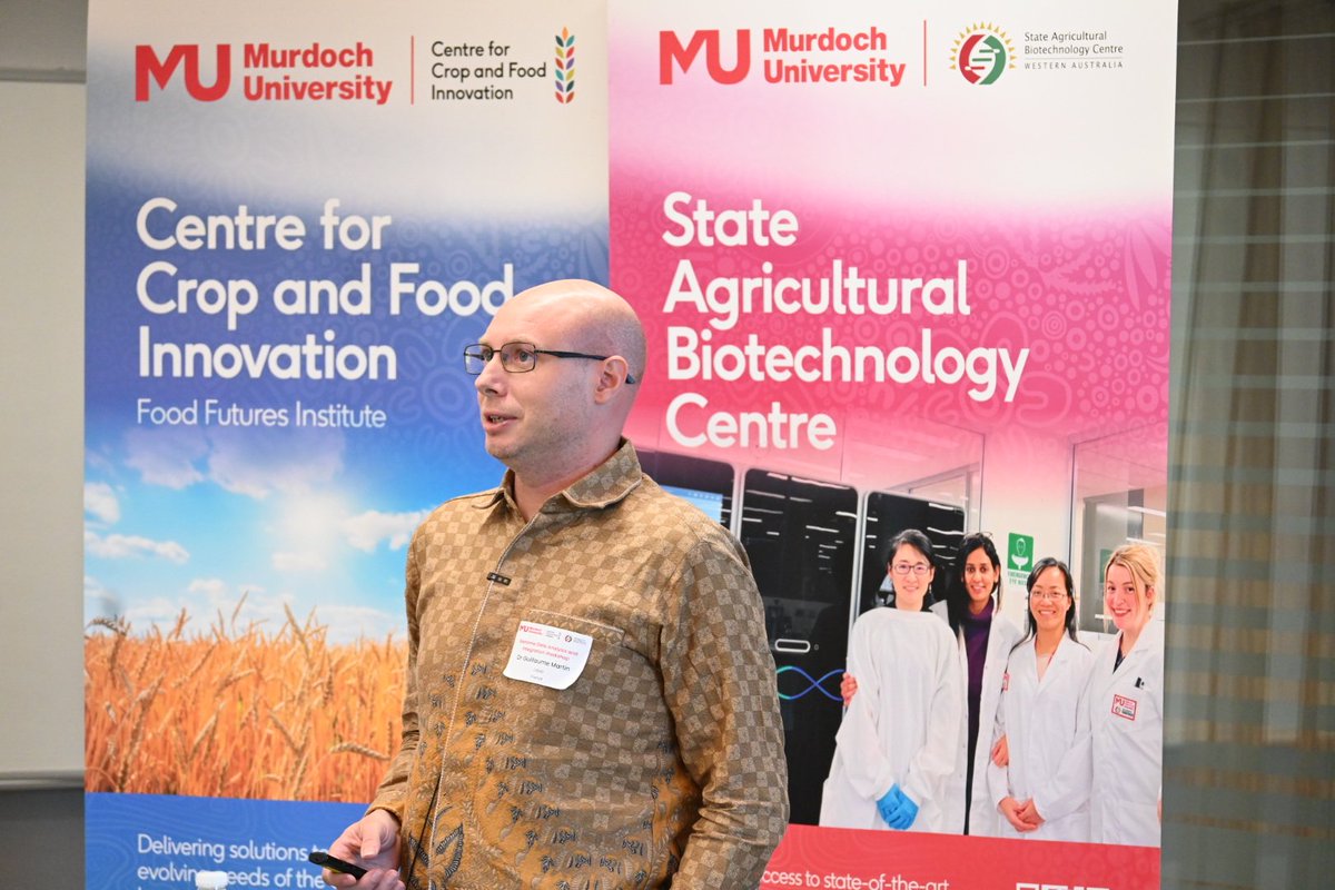 MU_CCFI_Biotech's tweet image. Up next is Dr Guillaume Martin, a @Cirad researcher who studies genome evolution using next-generation sequencing. Dr Guillaume discusses his research into banana genome diversity, and why improving the genetic diversity of this important crop is essential in mitigating threats,…