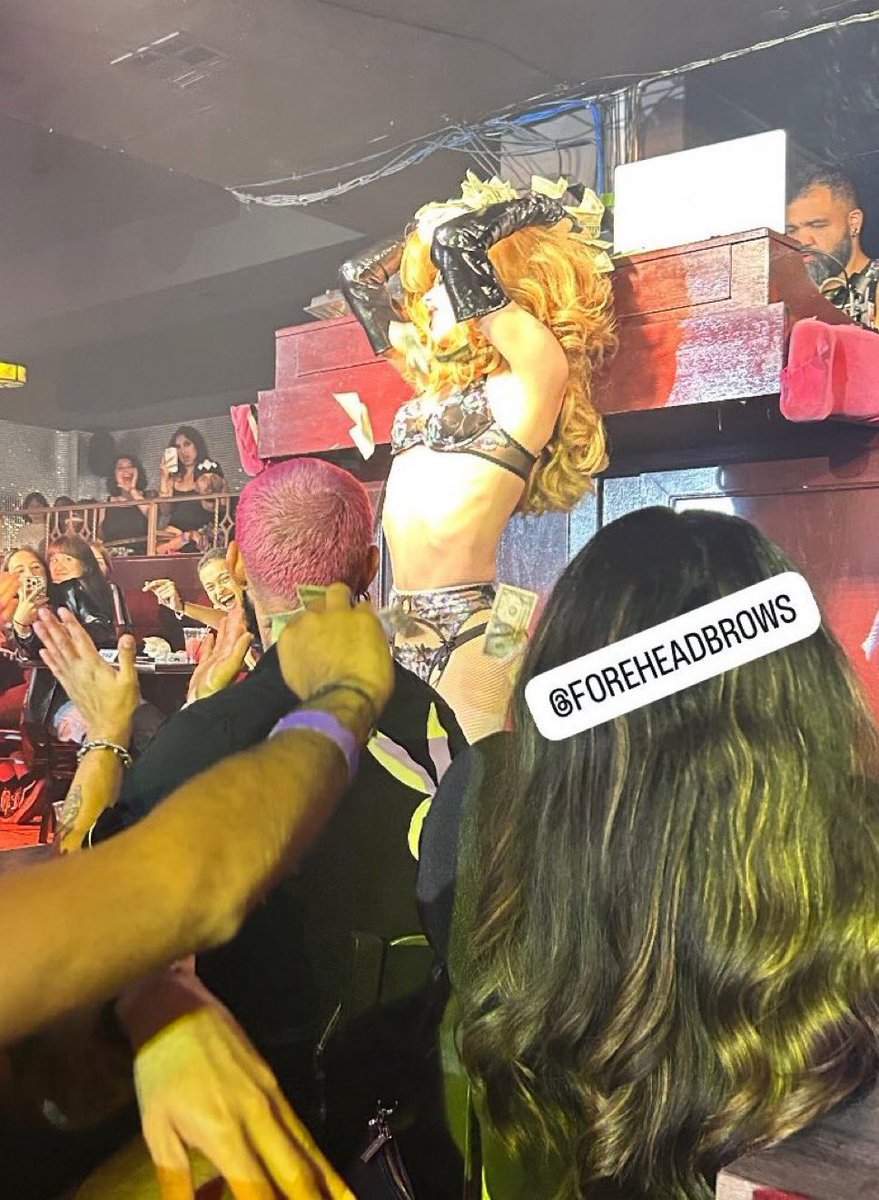 poppunkbabie's tweet image. I GO OFF TWT TO PACK FOR CALI AND TO SEE LYDIA TM AND SHES IN LINGERIE?????? IM GNAWING AT THE BARS OF MY ENCLOSURE