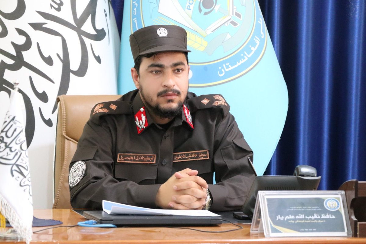 دنده سپېڅلې ده، یونیفورم یې هم ښکلی دی!
د رسمي دندې په مهال مې د عاليقدر امیرالمؤمنین شیخ صاحب د فرمان او د کورنیو چارو وزارت د هدایت مطابق په دغه ښایسته لباس کې چارو ته مخه کړه.