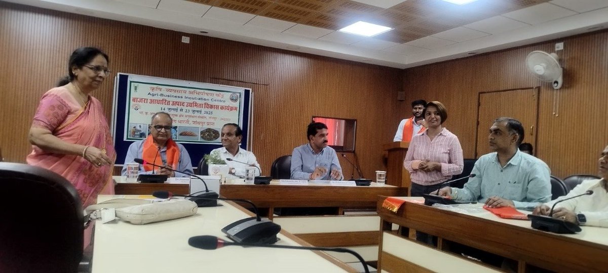 lubindia's tweet image. बाजरा आधारित महिला उद्यमिता विकास शिविर का सफल आयोजन
लघु उद्योग भारती जोधपुर प्रान्त व केन्द्रीय शुष्क क्षेत्र अनुसंधान संस्थान (काजरी) के संयुक्त तत्वावधान में आयोजित 10 दिवसीय "बाजरा आधारित उत्पाद (बिस्किट, चॉकलेट, कूकीज)" उद्यमिता विकास कार्यक्रम आज सफलता के साथ सम्पन्न हुआ।…