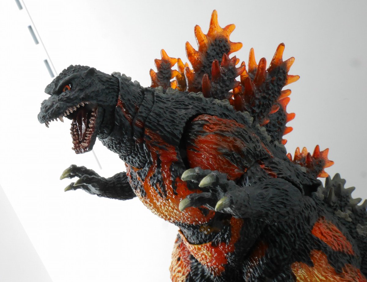 📢7月26日（土）発売！

◤ S.H.MonsterArts
ゴジラ (1995) 70周年特別記念Ver.◢
を #魂ストア にて展示中🔥🦖🔥

#酒井ゆうじ 氏原型・彩色・造形プロデュース！
放射熱線エフェクトパーツやカラーリングを一新した「ゴジラ70周年記念ロゴ台座」が付属👍

🔽詳細はこちら
tamashiiweb.com/store/tokyo/it…