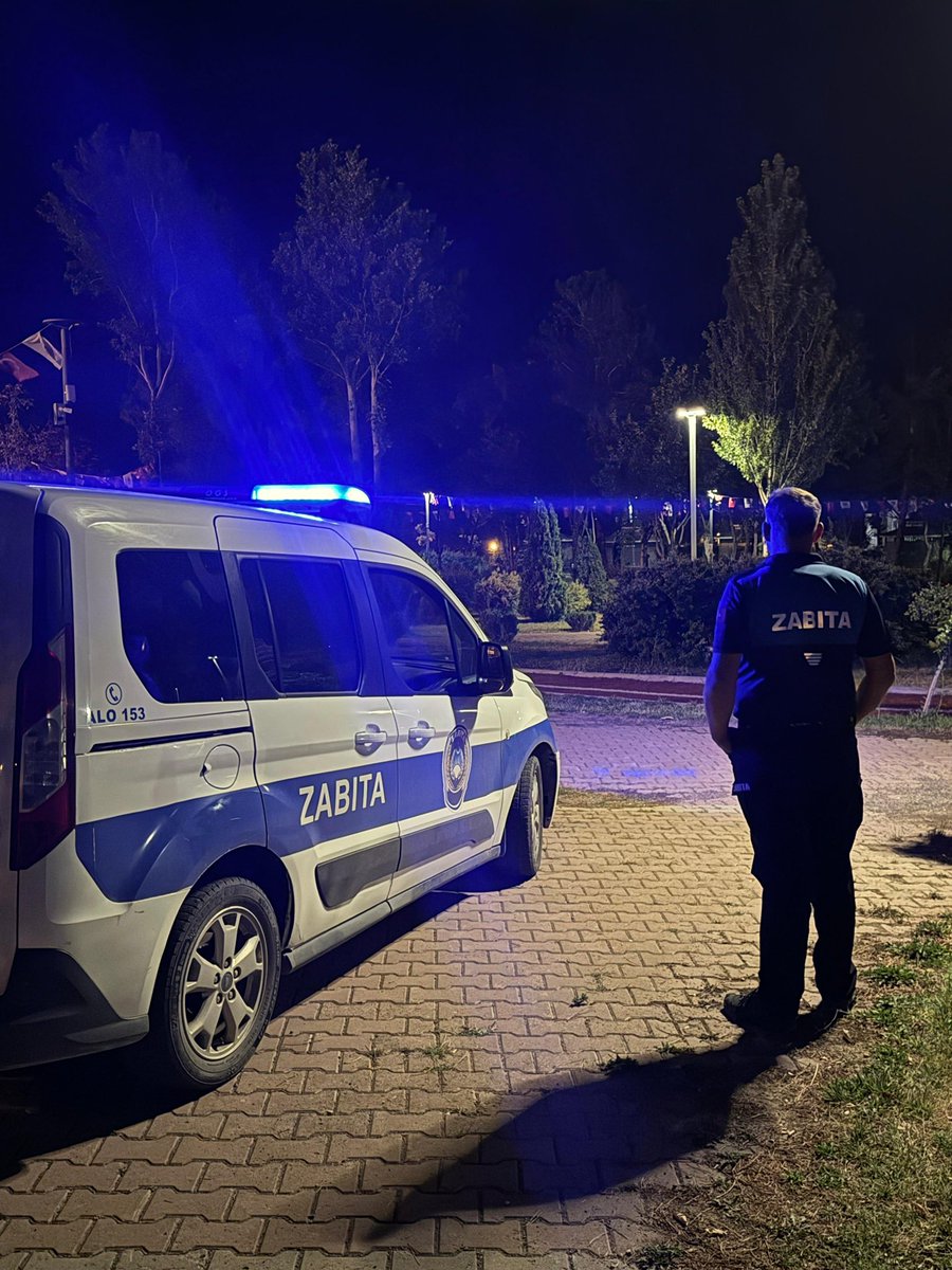Zabıtalarımız artık gece de görev başında! 🌙👮‍♂️

Parklarımızda huzur ve güvenliği sağlamak için gece devriyelerimiz başladı.

Kalecik için durmadan çalışıyoruz. ❤️