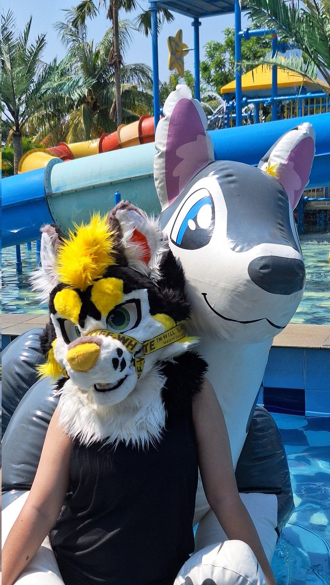Ickx_Husky's tweet image. Went to a local water park with @REORENADE had a ton of fun
