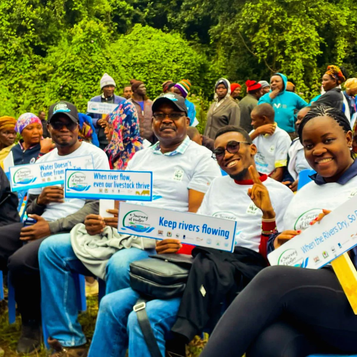 WashKisumu's tweet image. Day 1: #JourneyofWater begins! River Kimengelia flows from Rongai, TZ to Oloitoktok, KE. @WWF_Kenya & @WWFTANZANIA unite communities to protect our shared catchments. Collective action, no borders! On to Day 2! #Voices4Rivers #Catchment2Tap