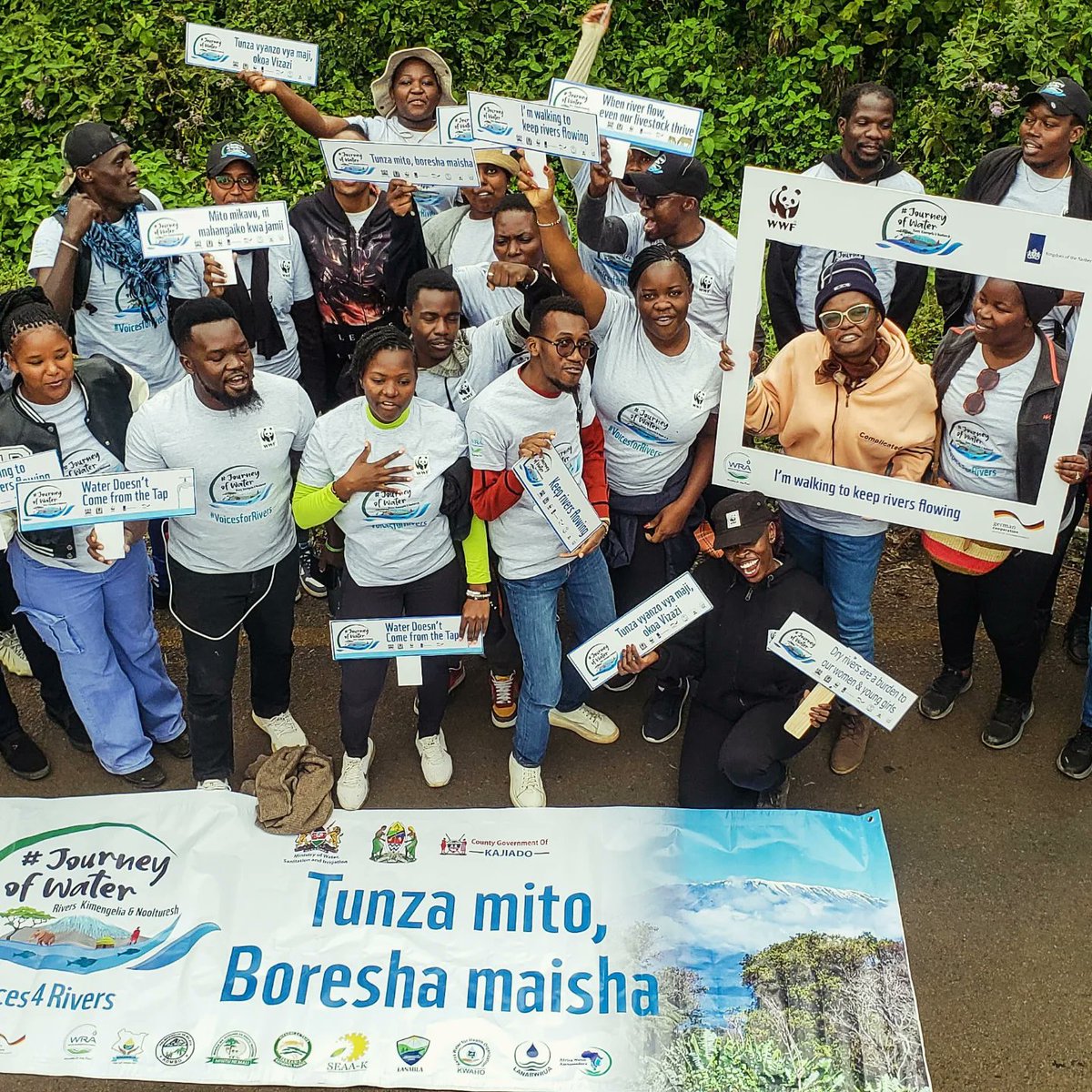 WashKisumu's tweet image. Day 1: #JourneyofWater begins! River Kimengelia flows from Rongai, TZ to Oloitoktok, KE. @WWF_Kenya & @WWFTANZANIA unite communities to protect our shared catchments. Collective action, no borders! On to Day 2! #Voices4Rivers #Catchment2Tap