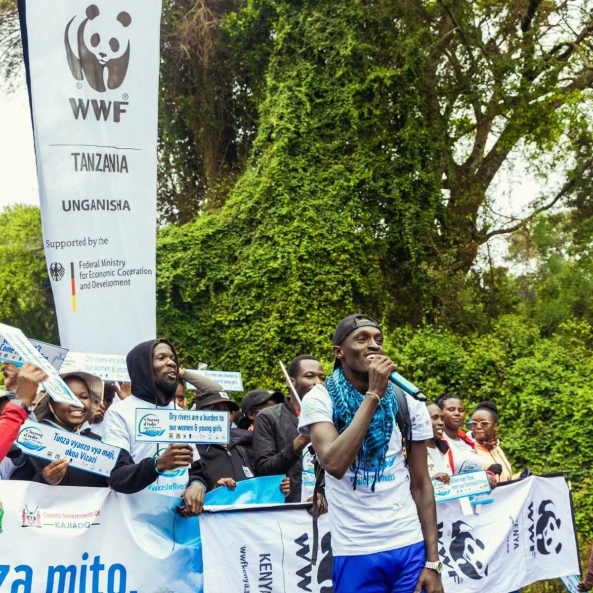 WashKisumu's tweet image. Day 1: #JourneyofWater begins! River Kimengelia flows from Rongai, TZ to Oloitoktok, KE. @WWF_Kenya & @WWFTANZANIA unite communities to protect our shared catchments. Collective action, no borders! On to Day 2! #Voices4Rivers #Catchment2Tap