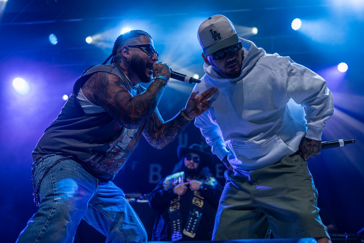 HOBSanDiego's tweet image. RECAP! July 22nd
Rakim w/ Coyote
📸: Charlie Cisneros @Deadeye.Charlie on IG
Download the full album with more fan photos here: livemu.sc/40yG64o