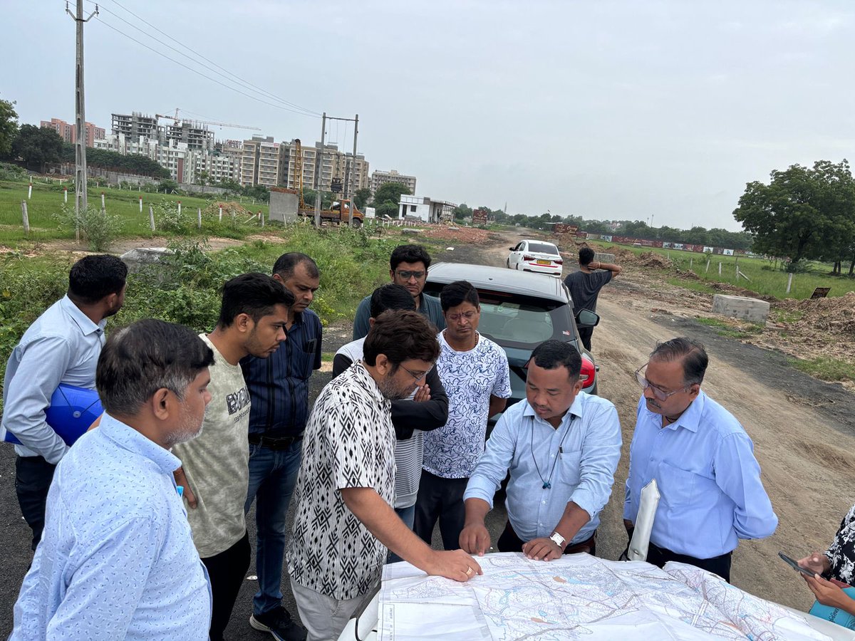 DyMC V. M Thakkar Sir visited Bachubhai Kuvo to Ring road TP127  30M Road, Ramol Hathijan Ward, East Zone