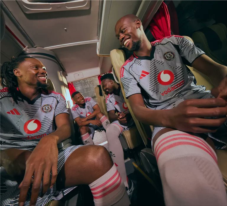 GugulethuBranch's tweet image. ๐ ๐ก๐๐ช ๐๐๐ง.
๐ 2025/26 Away Jersey.
๐ฒ R1,299 (piratesshop.co.za)
โ๏ธ Rate out of 10.
๐ดโโ ๏ธ #UpTheBucs | #OnceAlways โซ๏ธโช๏ธ๐ดโญ