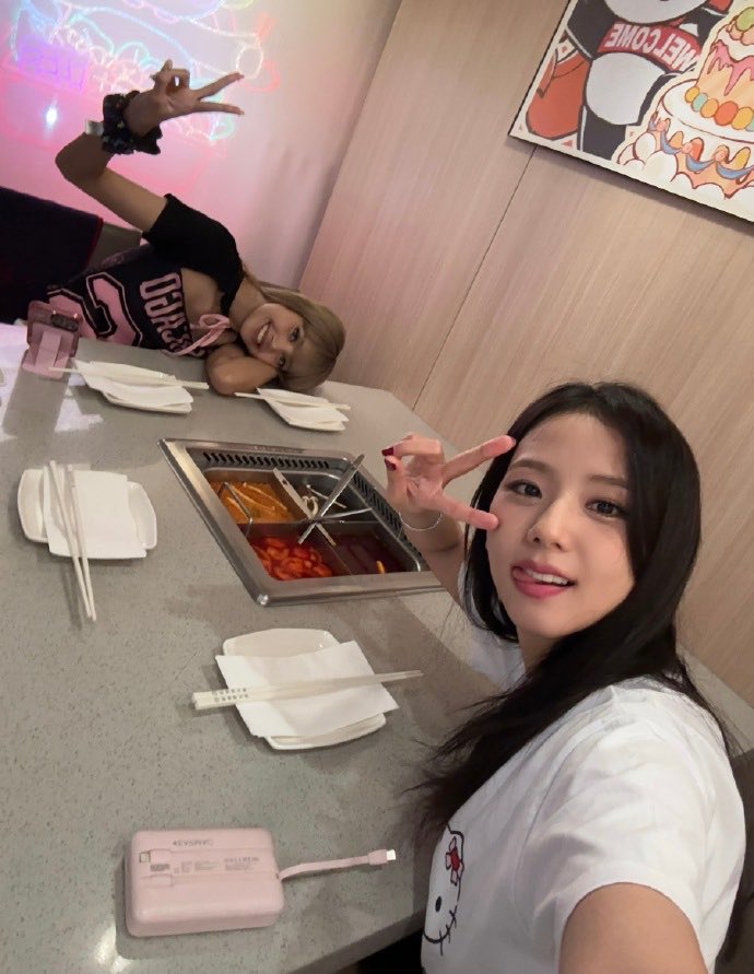 CHINAJISOOBAR's tweet image. 250724 #JISOO Weibo sooyaaa_智秀 update.
玩转芝加哥😆😘
🔗 weibo.com/7458000931/519…
#지수 @officialBLISSOO