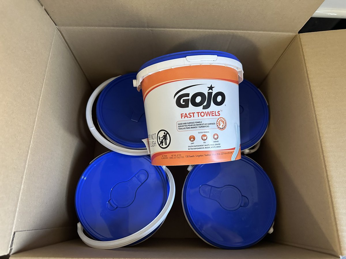 motokatarahasa's tweet image. Amazonのセールでほぼ半額だったので買ったGojoのハンドクリーナータオルが到着。
日頃から手を汚して作業してる人、かなりの汚れも取れて水いらず、めちゃくちゃ便利でおすすめです。出張作業の時とか特に!
セールやから半額やおもて何個か買ったけど、今見に行ったらまだ同じ値段やった(笑