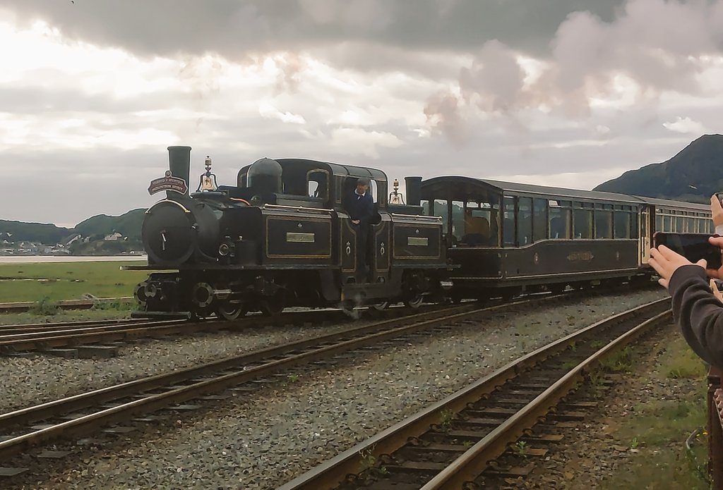 rhino_on_rails's tweet image. &apos;James Spooner&apos; returning the stock to the shed