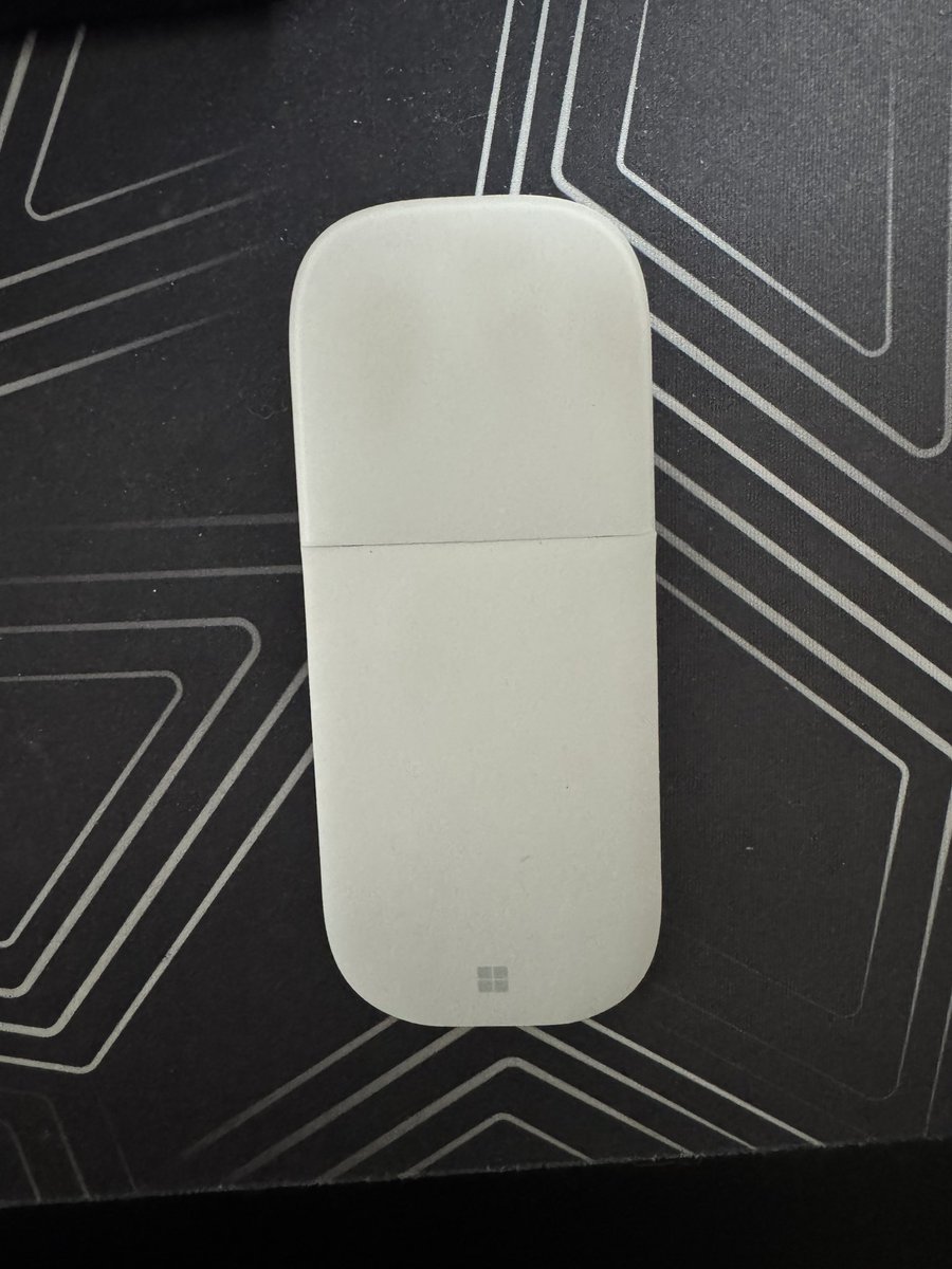 FlowAltDelete's tweet image. Don’t know why. But I COOK with the @surface Arc Mouse 🔥